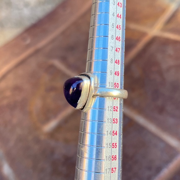 2/$50 💘 Vintage Sterling Silver Amethyst Triangle Ring - Picture 9 of 9
